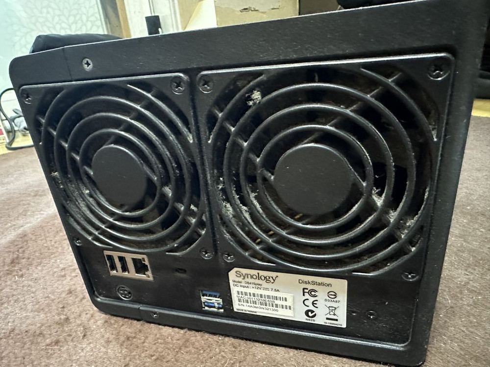 시놀로지 4베이 NAS DS415 Play 판매 합니다. 이미지