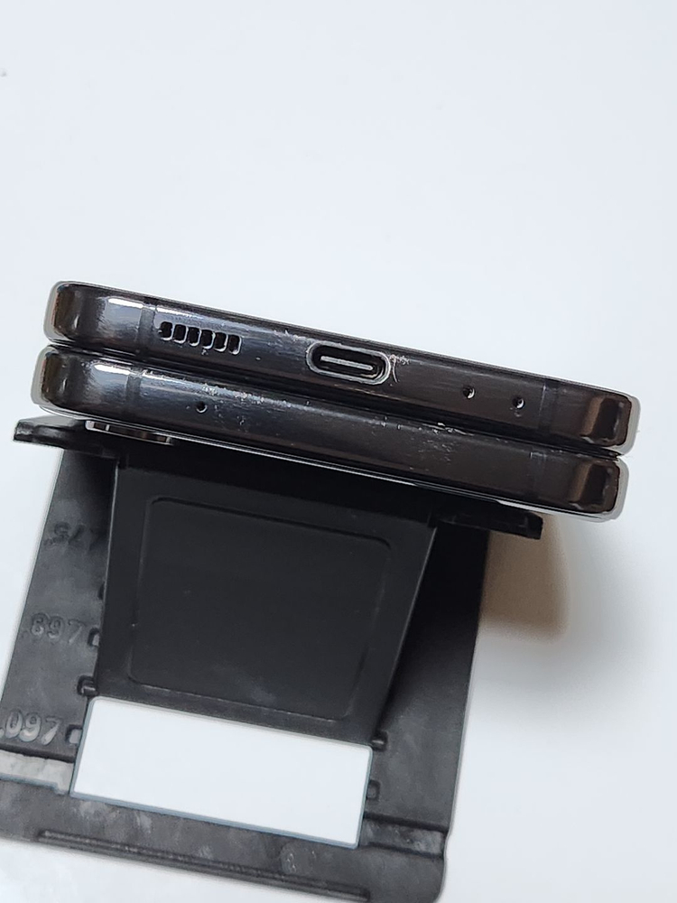 갤럭시Z플립4 256G 무잔상 블랙 59646 이미지