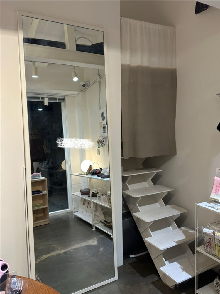 대형 전신거울 카페 쇼룸 거울 이미지