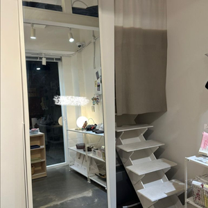 대형 전신거울 카페 쇼룸 거울 이미지