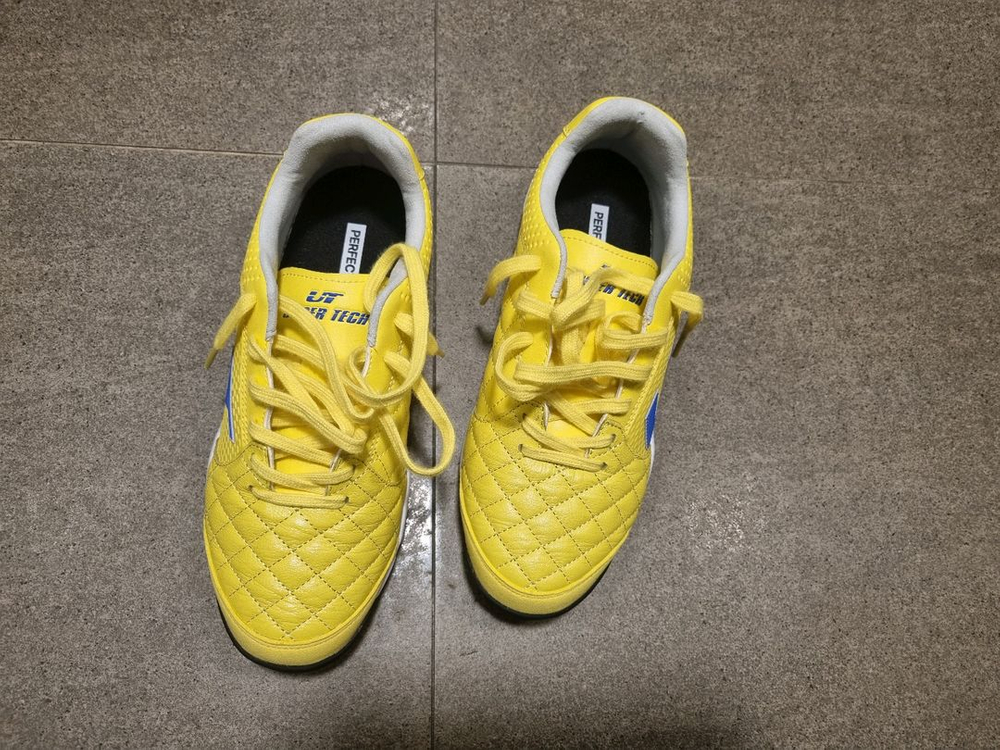 언더테크 퍼펙트터치 풋살화--1