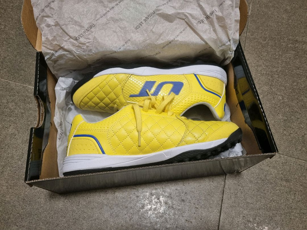 언더테크 퍼펙트터치 풋살화--3