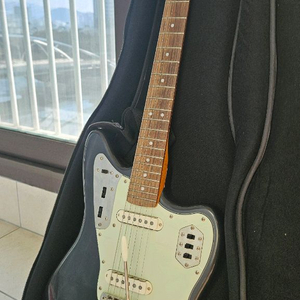 일렉기타)펜더스콰이어클래식바이브60s 재규어 + 이팩터 팔아요 이미지