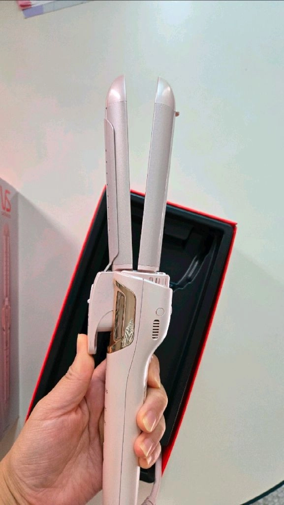 머리 스타일링 고데기 이미지