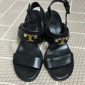 토리버치 투밴드 금장 샌들 220