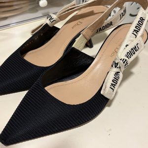 디올 슬링백 펌프스 37