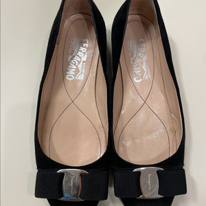 페라가모 스웨이드 플랫