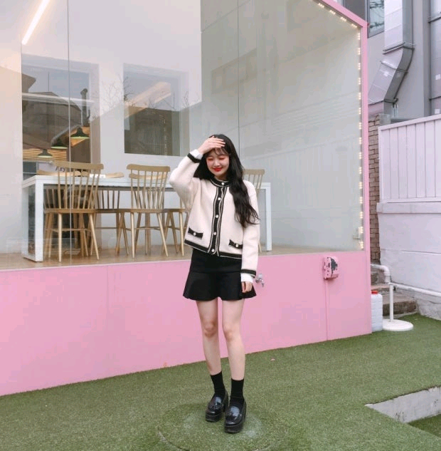 커먼유니크 레트로 트위드 배색 울 가디건 아이보리 / 스파오 수달쌀롱 리엘 언에디트 드파운드 메이비베이비 룩캐스트 이미지