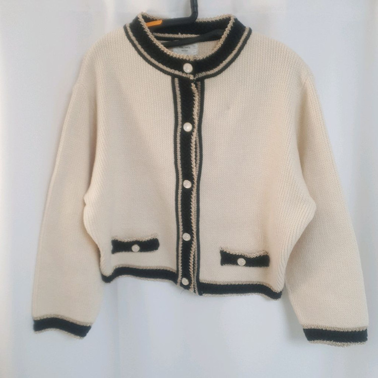 커먼유니크 레트로 트위드 배색 울 가디건 아이보리 / 스파오 수달쌀롱 리엘 언에디트 드파운드 메이비베이비 룩캐스트 이미지