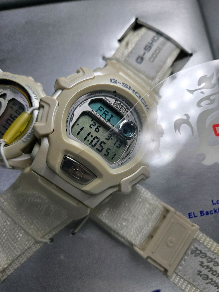 지샥 G-SHOCK LOV98B-3 드래곤과 마녀 이미지