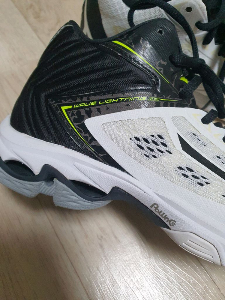 250 미즈노 웨이브 라이트닝 배구화 배드민턴화 250사이즈 새것느낌 이미지