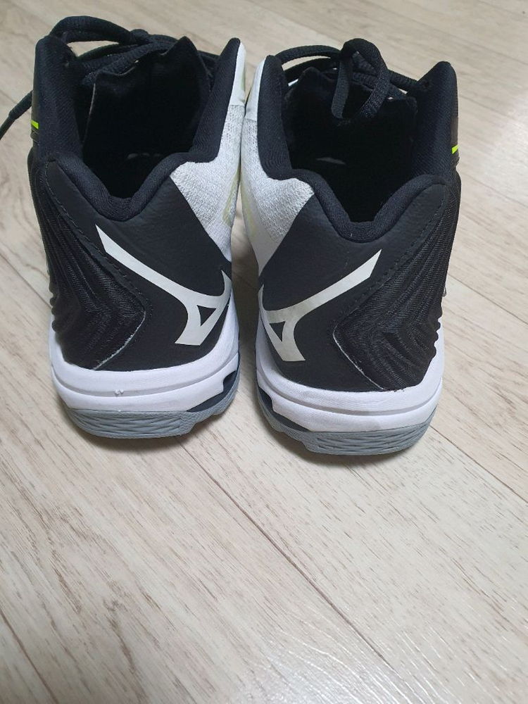 250 미즈노 웨이브 라이트닝 배구화 배드민턴화 250사이즈 새것느낌 이미지