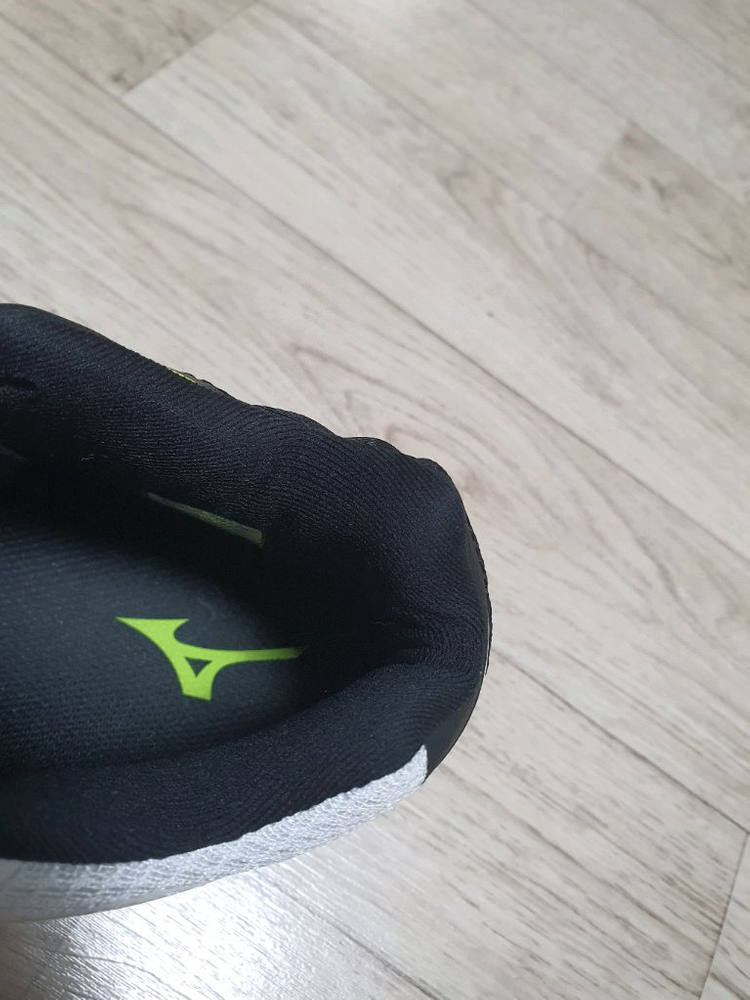 250 미즈노 웨이브 라이트닝 배구화 배드민턴화 250사이즈 새것느낌 이미지