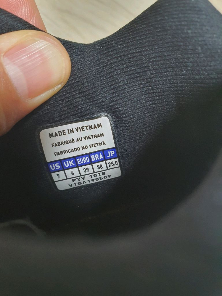 250 미즈노 웨이브 라이트닝 배구화 배드민턴화 250사이즈 새것느낌 이미지