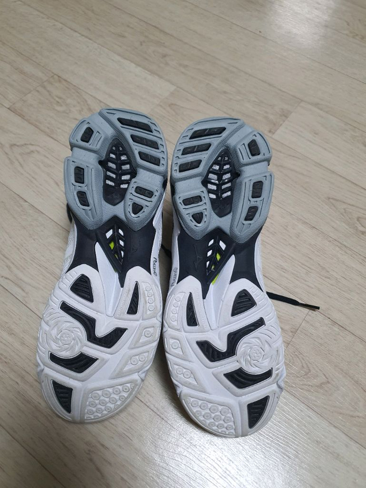 250 미즈노 웨이브 라이트닝 배구화 배드민턴화 250사이즈 새것느낌 이미지