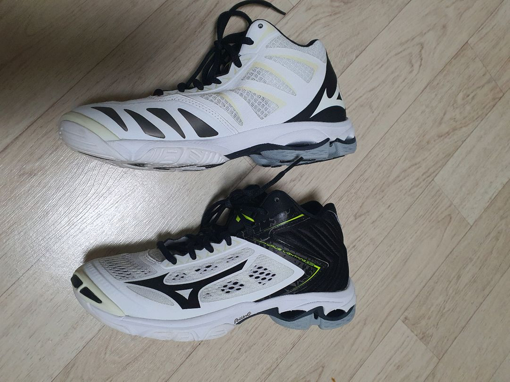250 미즈노 웨이브 라이트닝 배구화 배드민턴화 250사이즈 새것느낌 이미지
