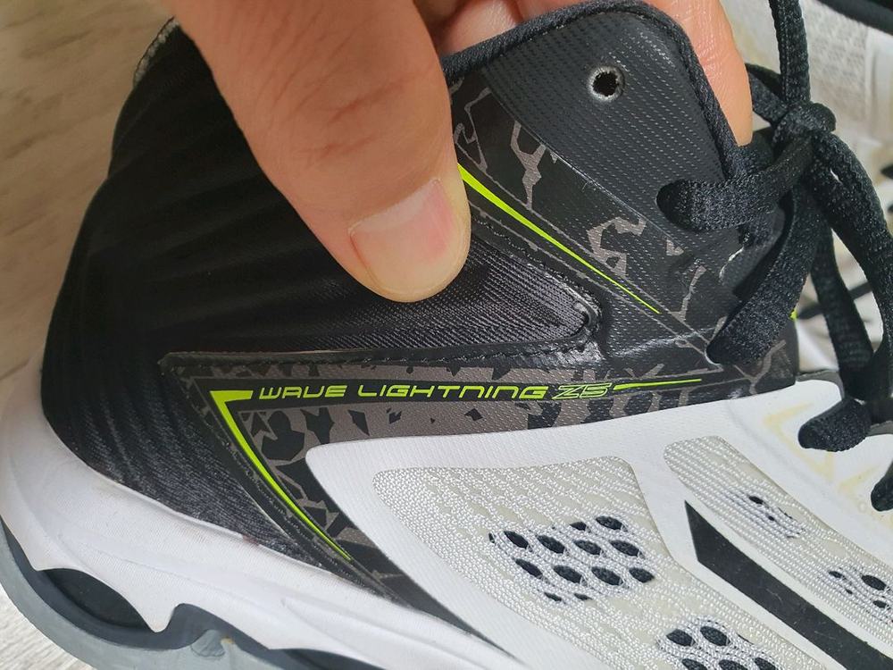 250 미즈노 웨이브 라이트닝 배구화 배드민턴화 250사이즈 새것느낌 이미지