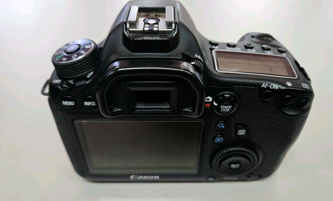 CANON 캐논 EOS 6D 보급형 풀프레임 DSLR 이미지