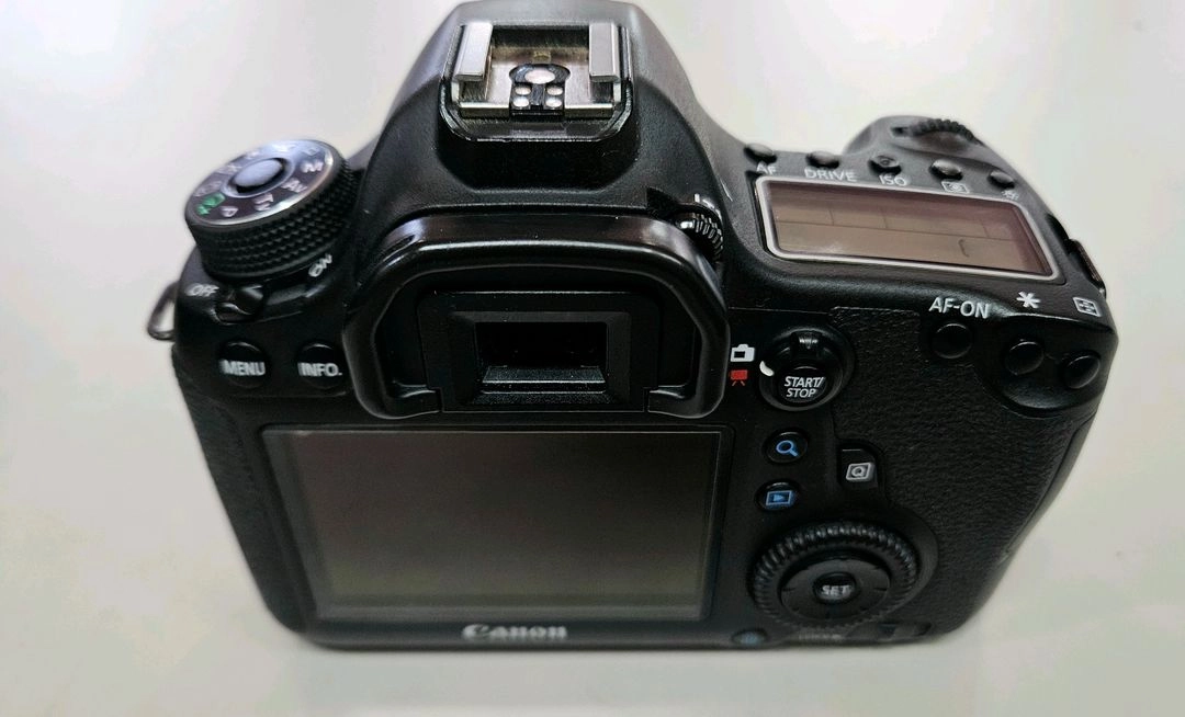 CANON 캐논 EOS 6D 보급형 풀프레임 DSLR 이미지