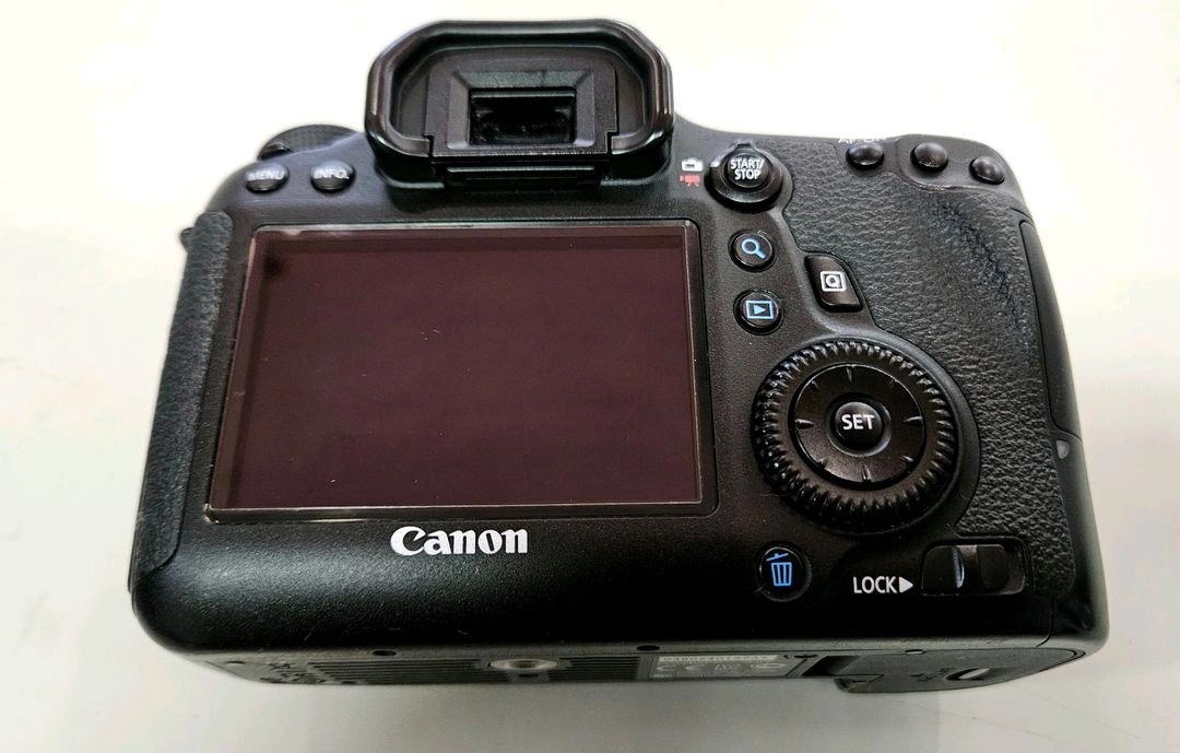 CANON 캐논 EOS 6D 보급형 풀프레임 DSLR 이미지