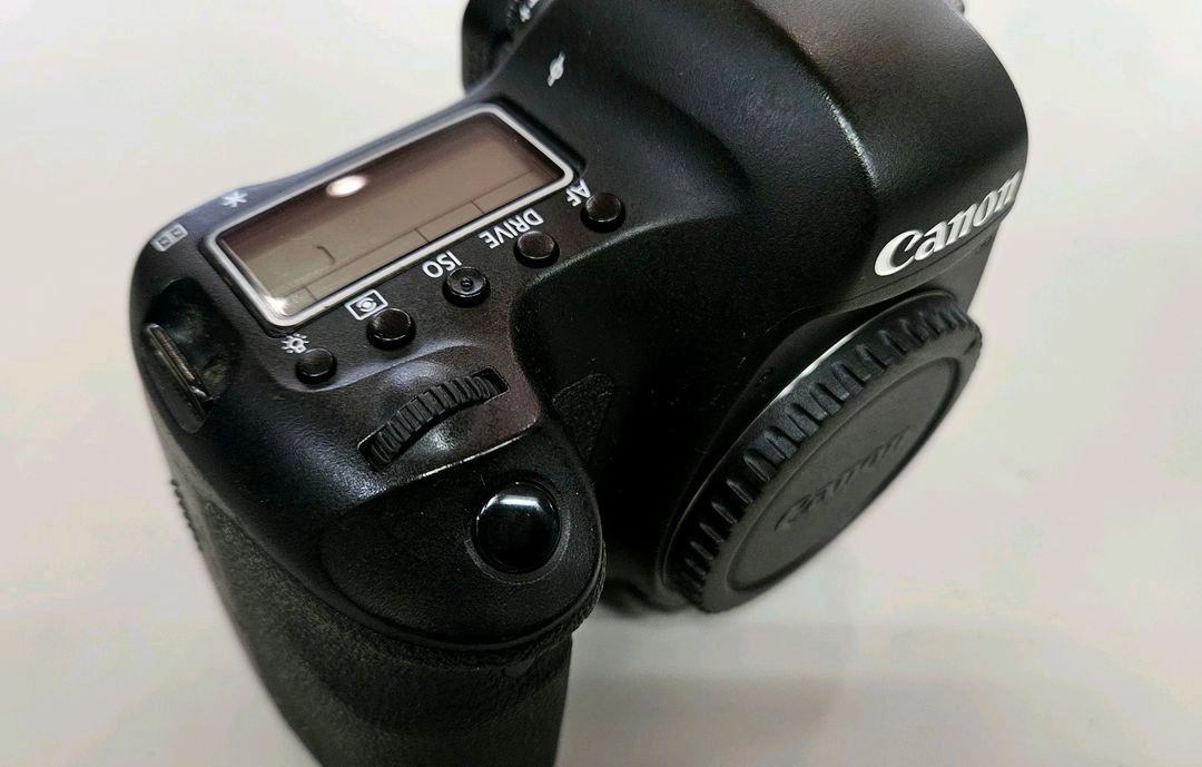 CANON 캐논 EOS 6D 보급형 풀프레임 DSLR 이미지
