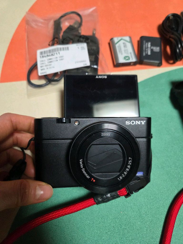 소니 RX100M4 미러리스 카메라 + 슈팅그립 세트 (서비스센터 점검 완료)--2