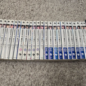 스트라이크 더 블러드 1~22 + 5권 일부 미개봉 소장용 판매합니다.