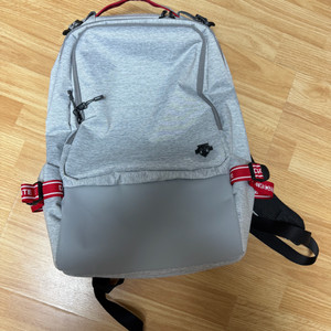 데상트 백팩 미사용 새제품 택없음 택포