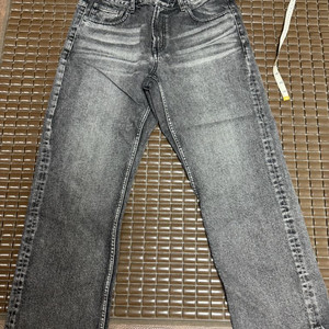 질스튜어트 뉴욕 밑단 슬릿 흑청 데님진 31-32 사이즈