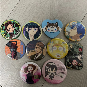 캔뱃지 귀멸의 칼날 약사의 혼잣말 시나모롤 힘멜 장송의 프리렌 체인소맨 진격의 거인 케로로 쿠루루 스파이 패밀리 이미지