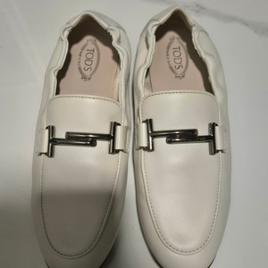 토즈로퍼 화이트색상 240(37)사이즈