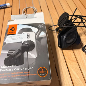 슈피겐 테슬라전용 충전거치대