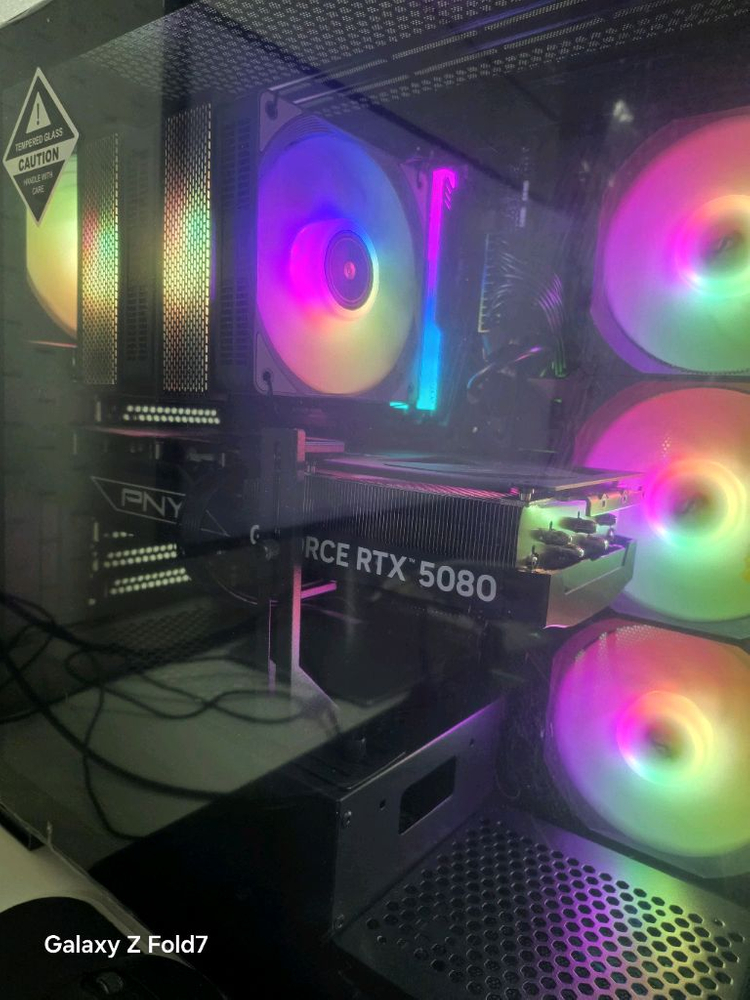 에스티컴퓨터 라이젠7 RTX 5080 게이밍 PC 이미지