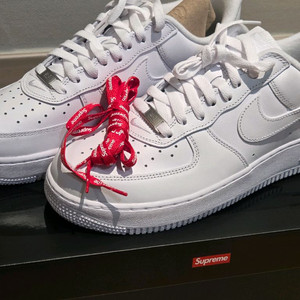나이키 슈프림 에어포스 1 로우 화이트 새상품 (265/275)
