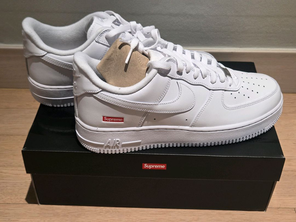 나이키 슈프림 에어포스 1 로우 화이트 새상품 (265/275)--2