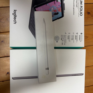 아이패드8세대 32기가. 로지텍슬림폴리오. 애플펜슬