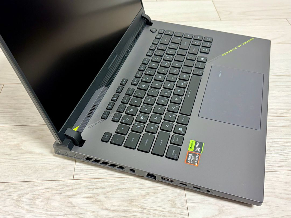 ASUS Rog strix g16 32g 3테라ssd 9955hx3d 5070ti 게이밍 노트북 이미지