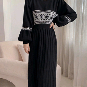 니트 배색 플리츠 롱 원피스