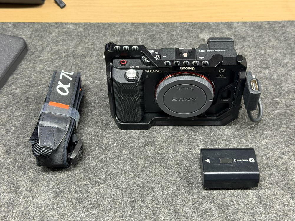 소니 a7c + 케이지 세트 이미지