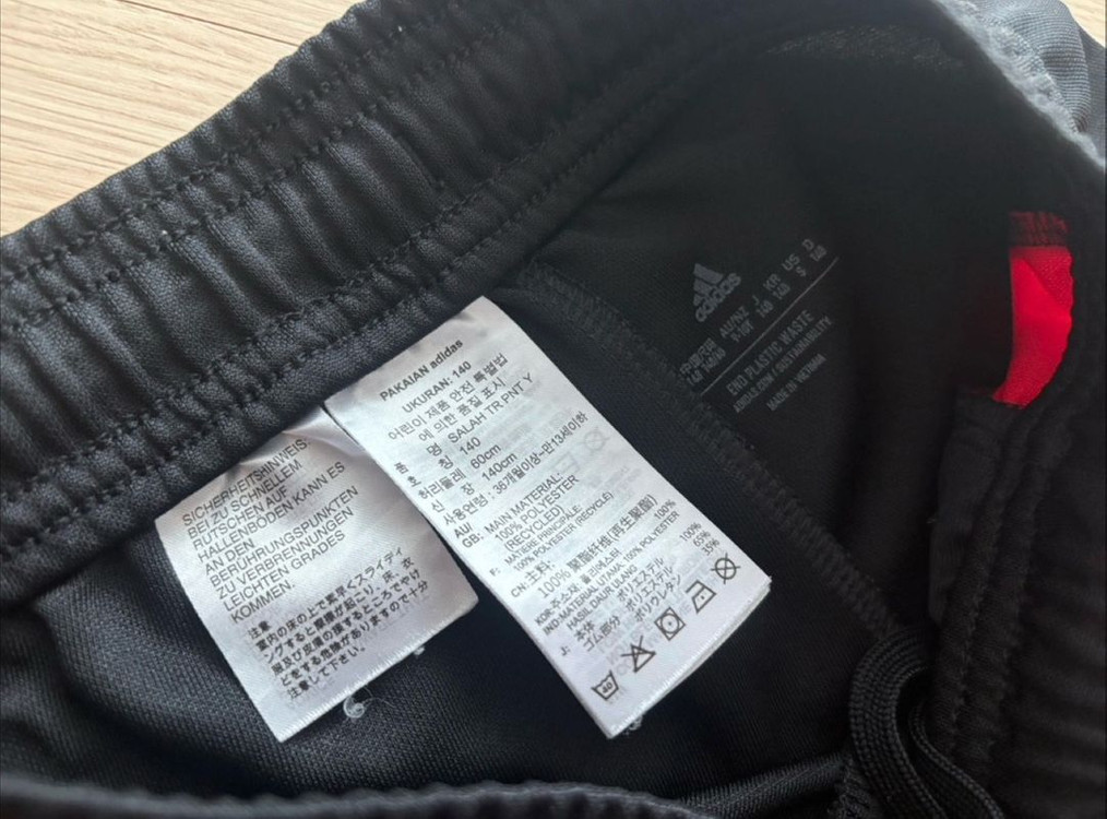 아디다스 블랙/레드 컬러 트레이닝복 세트 이미지