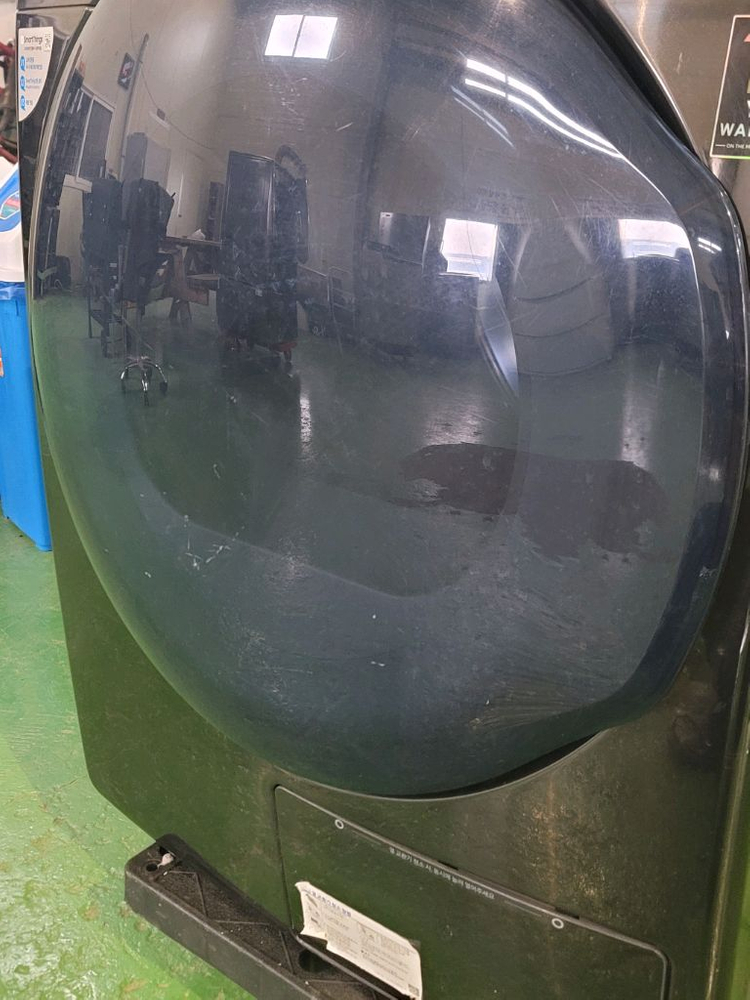 무료배송설치 2019,4제조 삼성 건조기 16kg앞면 외관에 생활 스크래치가 있습니다모델명은 DV16R8540KV--1