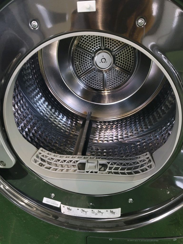 무료배송설치 2019,4제조 삼성 건조기 16kg앞면 외관에 생활 스크래치가 있습니다모델명은 DV16R8540KV--2