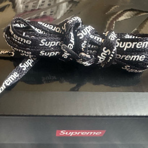 슈프림 에어포스 블랙 신발끈 박스 이미지