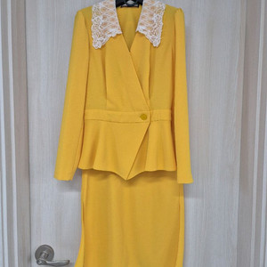 모조에스핀 레이스 카라 옐로우 정장 셋업