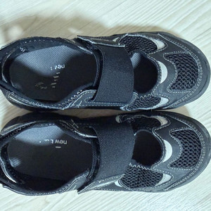 뉴발란스 프리들 운동화 220