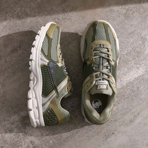 나이키 줌보메로5 올리브 카키 255 이미지