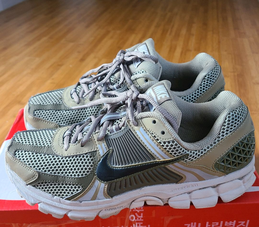 나이키 줌보메로5 올리브 카키 255 이미지