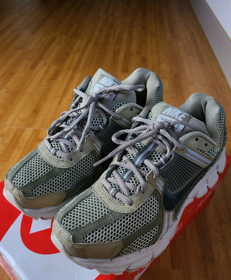 나이키 줌보메로5 올리브 카키 255 이미지