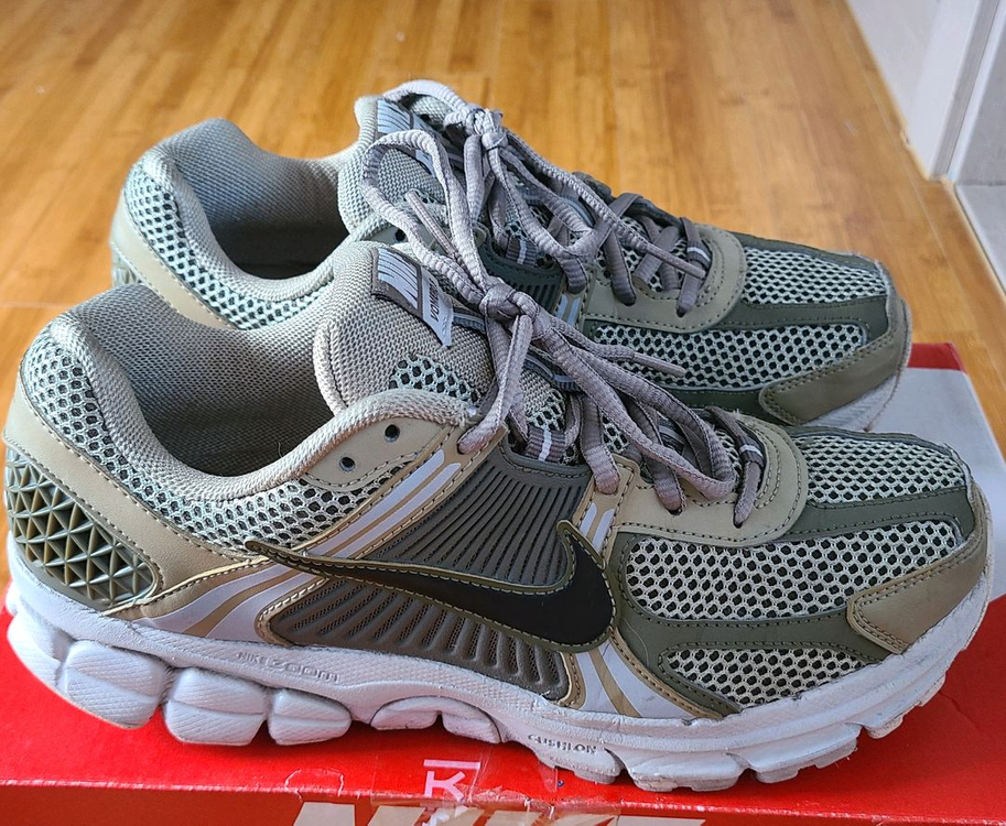 나이키 줌보메로5 올리브 카키 255 이미지