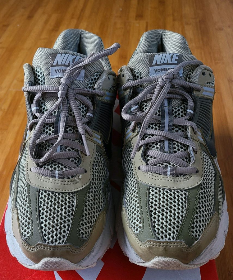 나이키 줌보메로5 올리브 카키 255 이미지